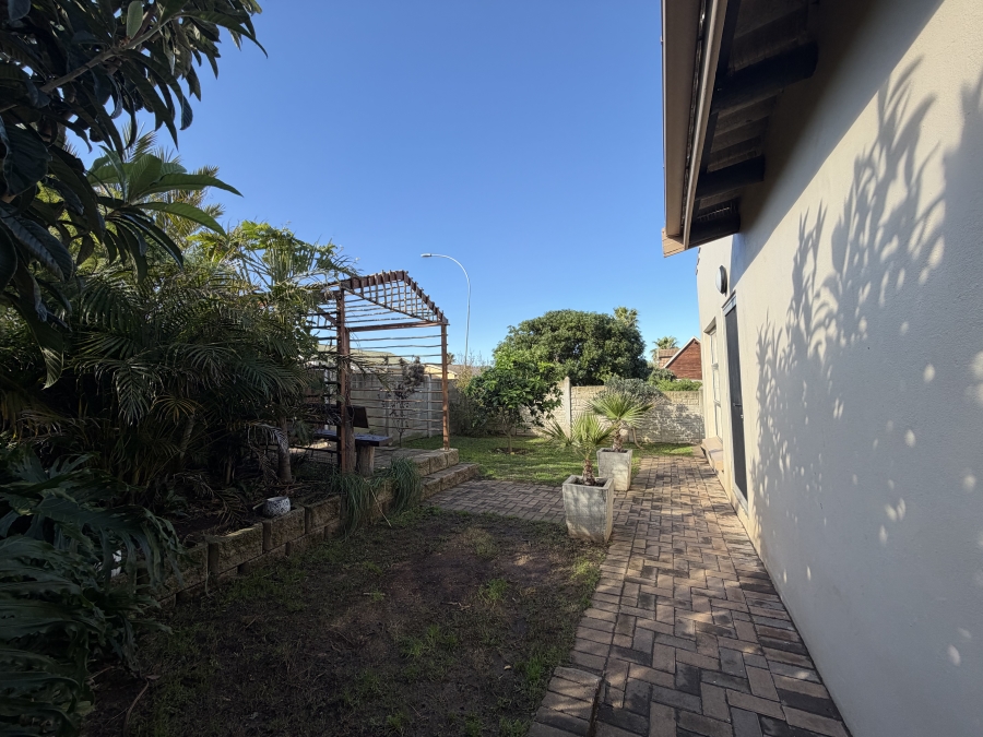 4 Bedroom Property for Sale in Wavecrest Eastern Cape